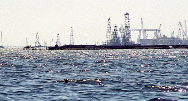 Нефтяные Камни ("Нефт дашлары"), посёлок городского типа в Азербайджане. Фото: Bruno Girin on Flickr http://commons.wikimedia.org/