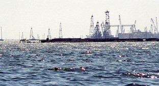 Нефтяные Камни ("Нефт дашлары"), посёлок городского типа в Азербайджане. Фото: Bruno Girin on Flickr http://commons.wikimedia.org/