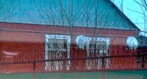 Дом семьи Евлоевых в центре села Сагопши. Ингушетия, Малгобекский район, 20 марта 2014 г. Фото предоставлено Курейшем Цокиевым, главой администрации села Сагопши
