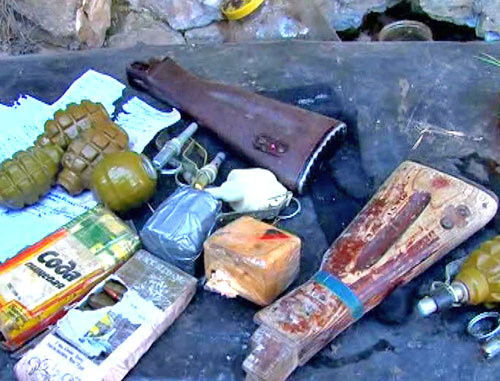Оружие и боеприпасы изъятые во время спецоперации в Гумбетовском районе Дагестана. 17 марта 2014 г. Фото http://nac.gov.ru/