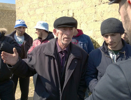 Участники схода в селе Краснопартизанск Сергокалинского района Дагестана. 22 марта 2014 г. Фото Руслана Алибекова. 