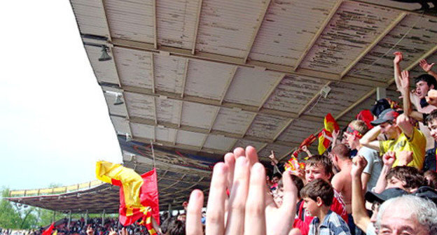 Болельщики футбольного клуба "Алания". Фото: Акутагава http://commons.wikimedia.org/