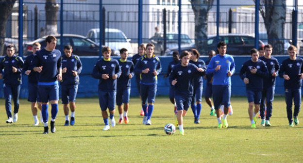 Игроки футбольной команды "Ростов" во время тренировки. Фото http://www.fc-rostov.ru/