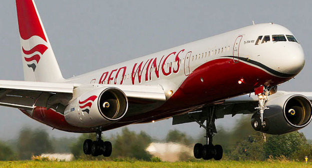 Самолет авиакомпании Red Wings. Фото: Sergey Riabsev, http://www2.airliners.net/photo/Red-Wings/Tupolev-Tu-204-100/1252805/L