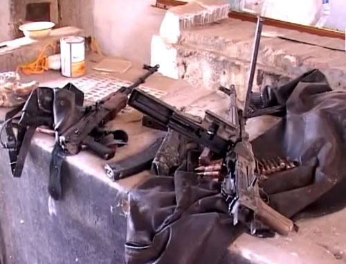 Оружие, найденное на месте спецоперации в Буйнакске. Дагестан, 2 апреля 2014 г. Фото http://nac.gov.ru/