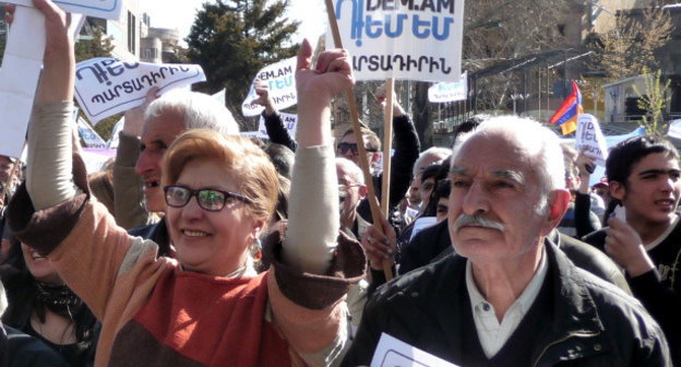 Акция против пенсионной реформы. Ереван, 22 марта 2014 г. Фото Армине Мартиросян для "Кавказского узла"