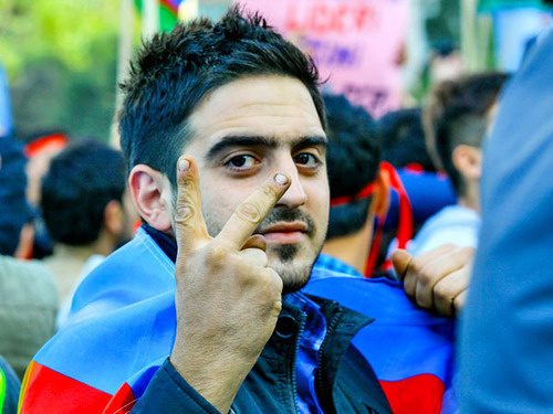 Участник митинга несогласных с итогами президентских выборов в Азербайджане. Баку, 12 октября 2013 г. Фото Азиза Каримова для «Кавказского узла»