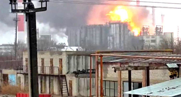 Пожар на химическом заводе "Ставролен" в Буденновске. Ставропольский край, 26 февраля 2014 г. Фото: Кадр из видео пользователя Youtube Валерия  Куриленко http://www.youtube.com/watch?v=zAkk__sysFo