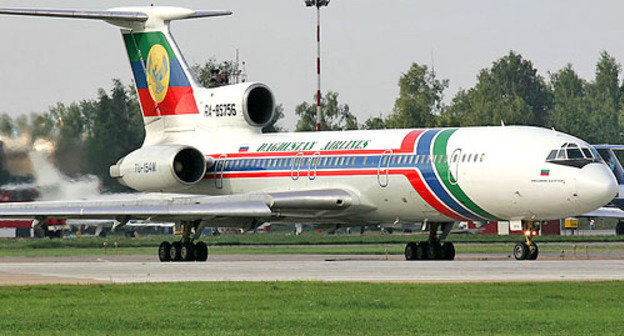 Самолет "Авиалиний Дагестана". Фото: Dmitriy Pichugin http://commons.wikimedia.org/