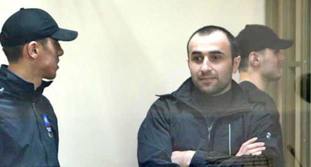 Подсудимые Магомед Даурбеков, Хизар Даурбеков и Юсуп Дзангиев (слева направо) во время оглашения приговора в Северо-Кавказском окружном военном суде. Ростов-на-Дону, 8 апреля 2014 г. Фото Олега Пчелова для "Кавказского узла"