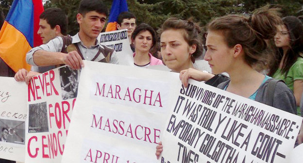 Траурный митинг в память жертв трагических событий 1992 года в селе Марага. Нагорный Карабах, Степанакерт, 9 марта 2012 г. Фото Алвард Григорян для "Кавказского узла"