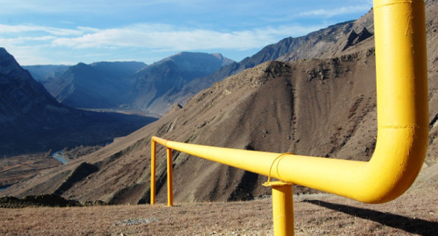 Труба магистрального газопровода в Дагестане. Фото: Служба по связям с общественностью и СМИ ООО "Газпром межрегионгаз Пятигорск", http://mrg.gazprom.ru/press/news/2014/04/82
