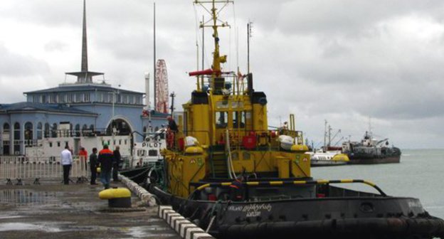 Порт и здание морского вокзала в Батуми, Аджария. Октябрь 2013 года. Фото Юлии Кашеты для "Кавказского узла"