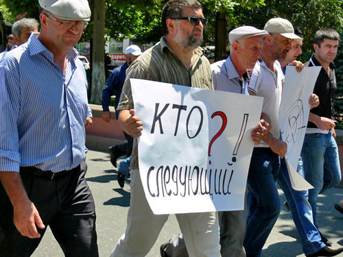 Траурное шествие в связи с убийством журналиста Ахмеднаби Ахмеднабиева. Махачкала, 9 июля 2013 г. Фото Патимат Махмудовой для «Кавказского узла»