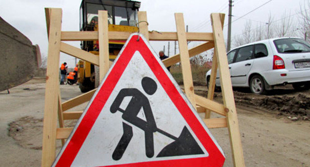 Строительство 400 метрового участка дороги на проезде Дорожников. Дзержинский район Волгограда. 15 апреля 2014 г. Фото Вячеслава Ященко для "Кавказского узла"