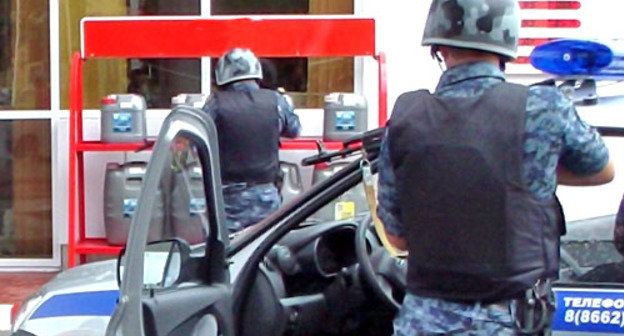 Сотрудники правоохранительных органов. Фото: Федеральное Государственное Казенное Учреждение «Управление Вневедомственной Охраны» МВД по КБР http://uvokbr.ru/