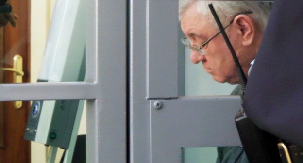 Отстраненный мэр Астрахани Юрий Столяров во время судебного заседания в Кировском районном суде 18 апреля 2014 г. Фото Елены Гребенюк для "Кавказского узла"