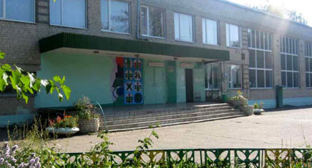 Здание школы в Ростове-на-Дону. Фото http://44.shkola.hc.ru/