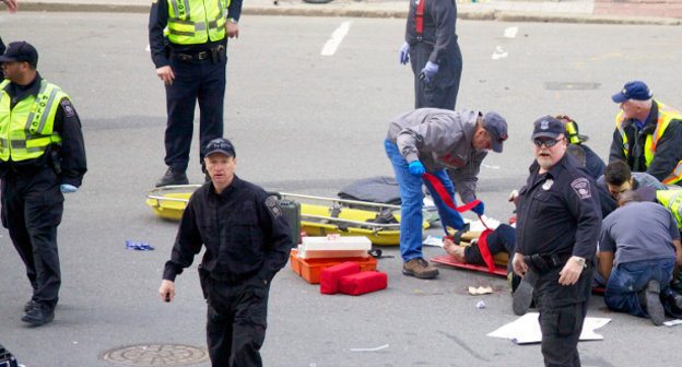 Полиция на месте взрыва на марафоне в Бостоне 15 апреля 2013 г. Фото: Rebecca Hildreth, https://www.flickr.com/photos/rebeccahildreth/8654636321, Creative Commons Attribution 2.0 Generic (CC BY 2.0)
