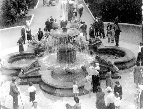 Фонтан в Атажукинском саду Нальчика. 30-е года. Фото: Архивная служба КБР