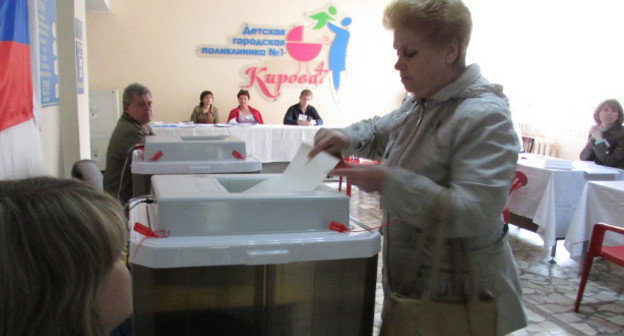 Астрахань, Кировский район, 27 апреля 2014 г. Голосование на выборах в городскую думу по окружному избирательному округу №2. Фото Вячеслава Ященко для "Кавказского узла"