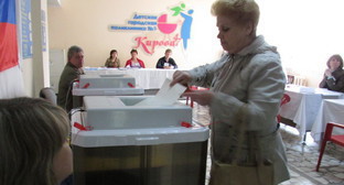 Астрахань, Кировский район, 27 апреля 2014 г. Голосование на выборах в городскую думу по окружному избирательному округу №2. Фото Вячеслава Ященко для "Кавказского узла"