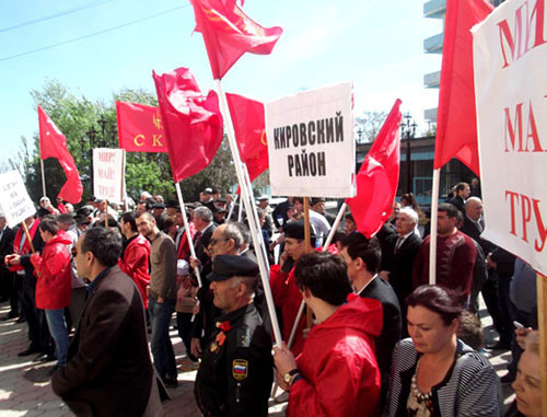 Участники митинга по случаю праздника 1 мая, организованный КПРФ. Махачкала, 1 мая 2014 г.Фото: дагестанский городской комитет КПРФ