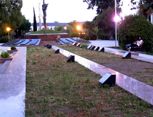 Место захоронения неопознанных останков в парке Славы в Сухуме. Фото Анжелы Кучуберия для "Кавказского узла"