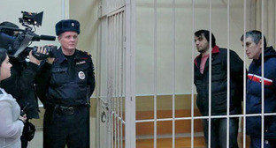 Подсудимые Майрбек Умаева (слева) и Зелимхан Каримов в зале суда. Москва, 9 декабря 2013 г. Фото Юлии Буславской для "Кавказского узла Подсудимые Майрбек Умаева (слева) и Зелимхан Каримов в зале суда. Москва, 9 декабря 2013 г. Фото Юлии Буславской для "Кавказского узла
