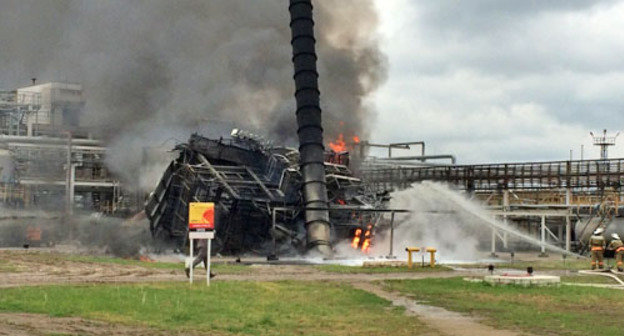 Пожар на нефтяном заводе в Нефтекумске. 7 мая 2014 г. Фото: СУ СКР по Ставропольскому краю