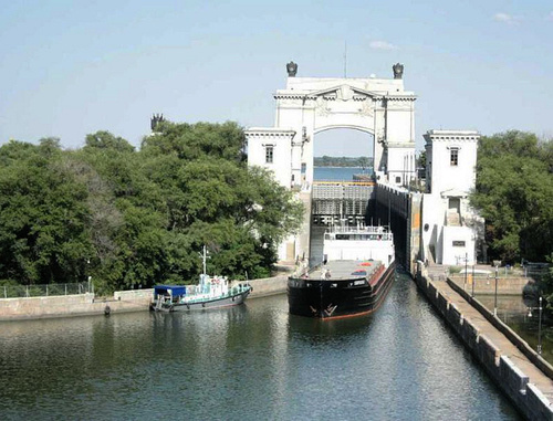 Шлюз Волго-Донского судоходного канала. Фото Дмитрия Николенко (Волгодим), http://commons.wikimedia.org