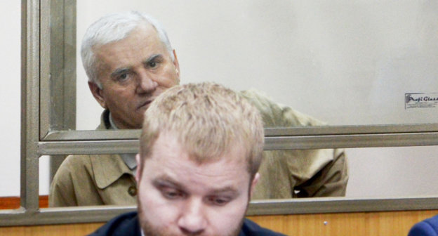 Саид Амиров (на заднем плане) в зале суда. Ростов-на-Дону, 24 апреля 2014 г. Фото Олега Пчелова для "Кавказского узла"