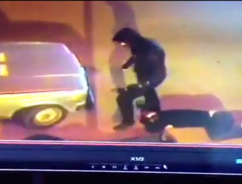 Эпизод драки в краснодарской пиццерии в ночь на 11 мая 2014 г. кадр из видео, размещенного на YouTube