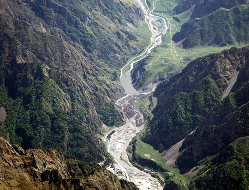 Русло реки Терек в месте схода селевого потока. 17 мая 2014 г.. Фото пресс-службы МЧС Северной Осетии.