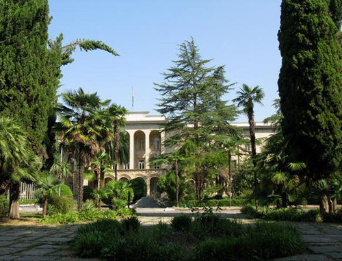 Здание администрации президента Абхазии. Фото: Igor_S http://wikimapia.org/
