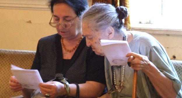 Избиратели во время голосования по муниципальным выборам в Грузии на участках в тбилисском районе Чугурети. Тбилиси, 15 июня 2014 г. Фото Эдиты Бадасян для "Кавказского узла"