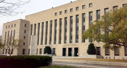 Вашингтон, здание федерального суда США по округу Колумбия. Фото: Bjoertvedt, http://commons.wikimedia.org/wiki/File:US_Court_House_Wash_DC.jpg, Creative Commons Attribution-Share Alike 3.0 Unported license