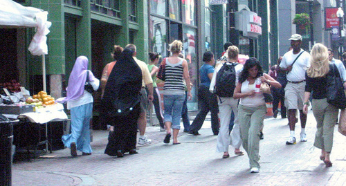 Улица в Бостоне, штат Массачусетс, США. Фото: Indi and Rani Soemardjan, www.flickr.com, Attribution-NonCommercial-NoDerivs 2.0 Generic 