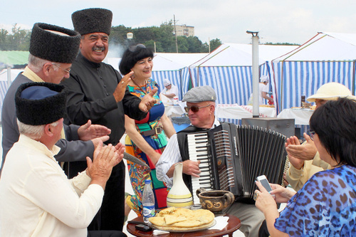 На фестивале осетинских пирогов во Владикавказе 21 июня 2014 г. Фото Эммы Марзоевой для "Кавказского узла"