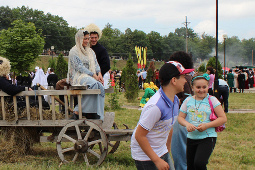 На фестивале осетинских пирогов во Владикавказе 21 июня 2014 г. Фото Эммы Марзоевой для "Кавказского узла"