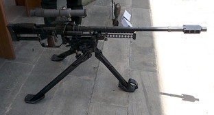 Снайперская винтовка армянского производства на празднике кузнецов-оружейников. Армения, Сардарапат, 21 июня 2014 г. Фото Армине Мартиросян для "Кавказского узла"