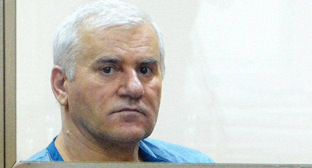 Саид Амиров за пуленепробиваемым стеклом на скамье подсудимых (в инвалидной коляске). Фото Олега Пчелова для "Кавказского узла"
