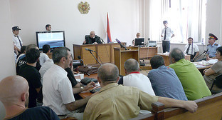 Судебное заседание по делу лидера шартии "Цегакрон" Шанта Арутюняна и других участников акции 5 ноября 2013 года