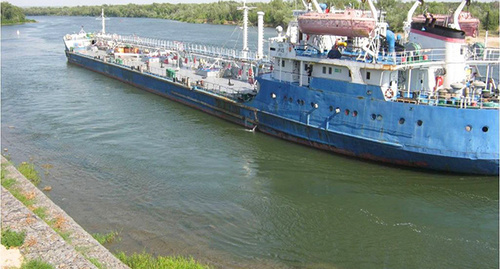  Танкер "Волга-Нефть 162" на мели. Фото: http://www.yuga.ru/news/337564/ 