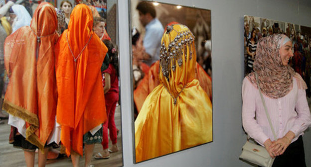 Выставка фотографа-художника Имама Гусейнова "Аутентика" проходит в "Центре этнической культуры" в Махачкале. 8 июля 2014 г. Фото Натальи Крайновой для "Кавказского узла"
