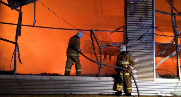 Пожар на рынке "Беркат" в Грозном потушен, 21 июдя 2014 год. Фото: сайт МЧС Республики Чечня. http://www.95.mchs.gov.ru/operationalpage/emergency/detail.php?ID=29701
