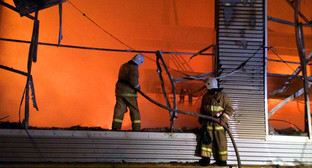 Пожар на рынке "Беркат" в Грозном потушен, 21 июдя 2014 год. Фото: сайт МЧС Республики Чечня. http://www.95.mchs.gov.ru/operationalpage/emergency/detail.php?ID=29701
