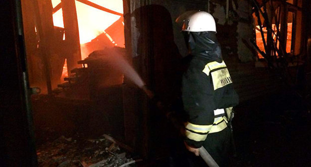 Пожар на рынке "Беркат" в Грозном, 21 июдя 2014 год. Фото: сайт МЧС Республики Чечня. http://www.95.mchs.gov.ru/operationalpage/emergency/detail.php?ID=29701
Удалить 