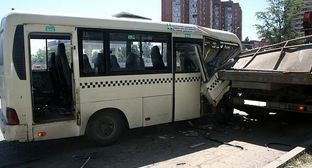 ДТП возле дома 27 по ул. Королева г. Ростова-на-Дону. Июль, 2014. Фото сайт: Управление ГИБДД ГУ МВД России по Ростовской области. http://www.gibdd.ru/r/61/accident/884823/ ДТП возле дома 27 по ул. Королева г. Ростова-на-Дону. Июль, 2014. Фото сайт: Управление ГИБДД ГУ МВД России по Ростовской области. http://www.gibdd.ru/r/61/accident/884823/