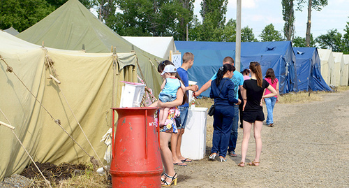 Среди беженцев с Украины в основном женщины и дети. Фото Олега Пчелова для "Кавказского узла" 
